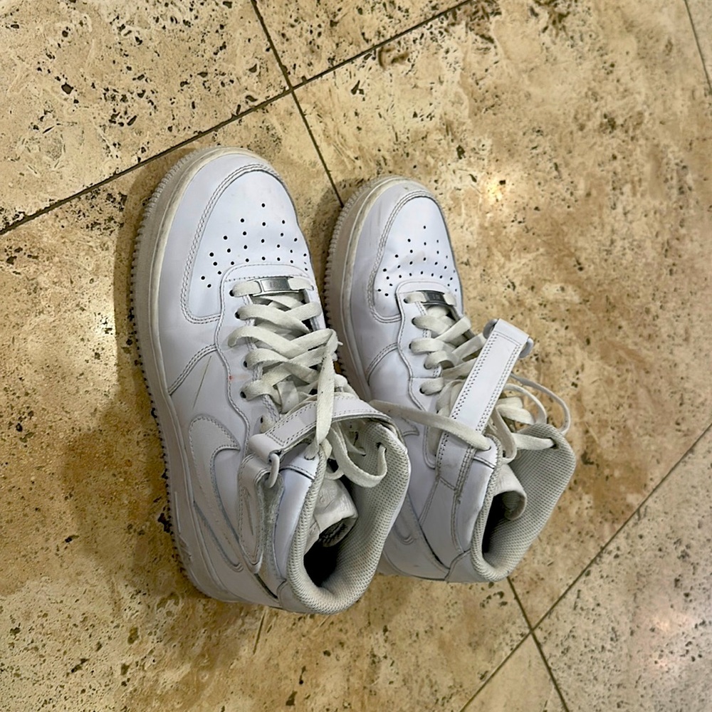Barely worn high-top Nike Air